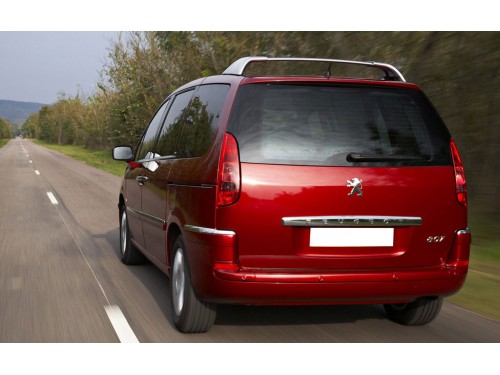 Характеристики автомобиля Peugeot 807 2.0 MT (02.2008 - 01.2010): фото, вместимость, скорость, двигатель, топливо, масса, отзывы