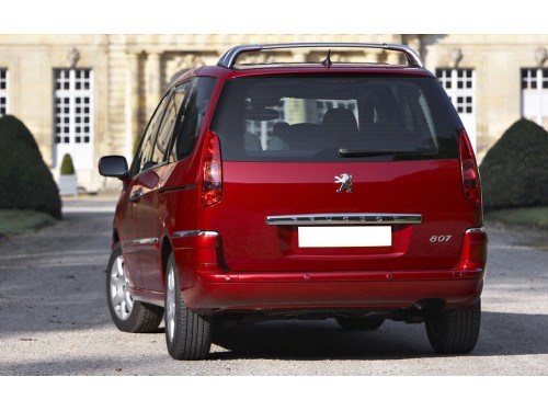 Характеристики автомобиля Peugeot 807 2.0 HDi MT (02.2010 - 06.2014): фото, вместимость, скорость, двигатель, топливо, масса, отзывы