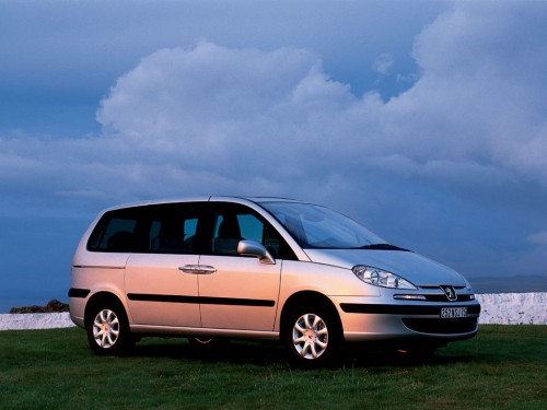 Характеристики автомобиля Peugeot 807 3.0 AT (06.2002 - 01.2005): фото, вместимость, скорость, двигатель, топливо, масса, отзывы