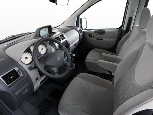 Характеристики автомобиля Peugeot Expert 2.0 HDi MT (06.2012 - 12.2013): фото, вместимость, скорость, двигатель, топливо, масса, отзывы