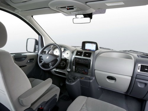 Характеристики автомобиля Peugeot Expert 2.0 HDi MT (06.2012 - 12.2013): фото, вместимость, скорость, двигатель, топливо, масса, отзывы