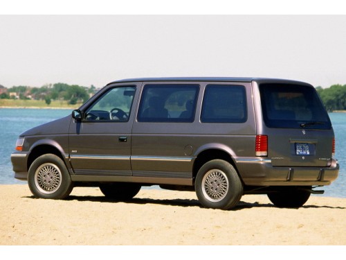 Характеристики автомобиля Plymouth Voyager 3.3 AT AWD Ultradrive 7-passenger SE (08.1990 - 12.1993): фото, вместимость, скорость, двигатель, топливо, масса, отзывы
