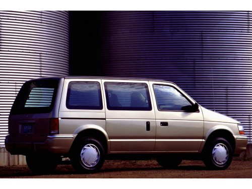 Характеристики автомобиля Plymouth Voyager 2.5 AT FWD 7-passenger SE (08.1990 - 08.1995): фото, вместимость, скорость, двигатель, топливо, масса, отзывы