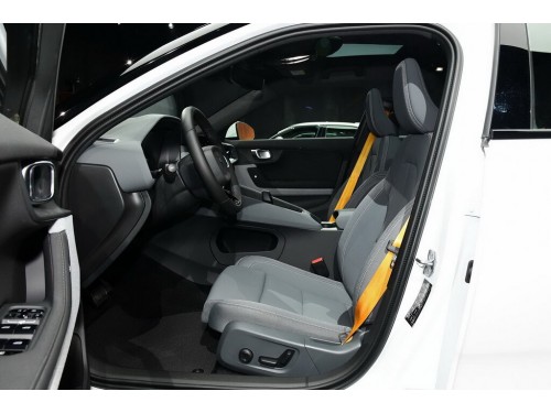 Характеристики автомобиля Polestar 2 71 kWh First Edition (04.2019 - 10.2020): фото, вместимость, скорость, двигатель, топливо, масса, отзывы