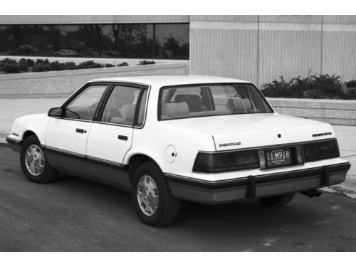 Характеристики автомобиля Pontiac 6000 2.5 AT 6000 LE (10.1982 - 09.1983): фото, вместимость, скорость, двигатель, топливо, масса, отзывы