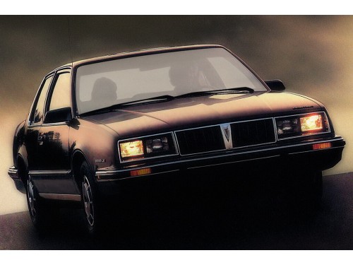 Характеристики автомобиля Pontiac 6000 2.5 AT 6000 LE (01.1982 - 09.1982): фото, вместимость, скорость, двигатель, топливо, масса, отзывы
