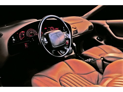 Характеристики автомобиля Pontiac Bonneville 3.8 AT SE (09.1995 - 02.1999): фото, вместимость, скорость, двигатель, топливо, масса, отзывы