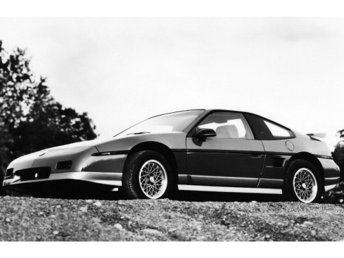 Характеристики автомобиля Pontiac Fiero 2.5 MT Fiero Sport (01.1985 - 12.1986): фото, вместимость, скорость, двигатель, топливо, масса, отзывы
