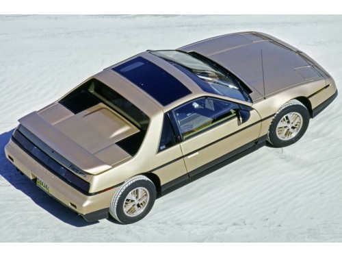 Характеристики автомобиля Pontiac Fiero 2.8 AT Fiero SE (01.1986 - 12.1986): фото, вместимость, скорость, двигатель, топливо, масса, отзывы