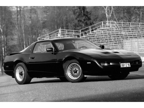Характеристики автомобиля Pontiac Firebird 5.0 MT Firebird Formula (05.1990 - 06.1992): фото, вместимость, скорость, двигатель, топливо, масса, отзывы