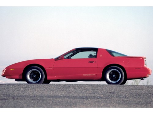 Характеристики автомобиля Pontiac Firebird 5.7 AT Firebird Formula H.O. (05.1990 - 06.1991): фото, вместимость, скорость, двигатель, топливо, масса, отзывы
