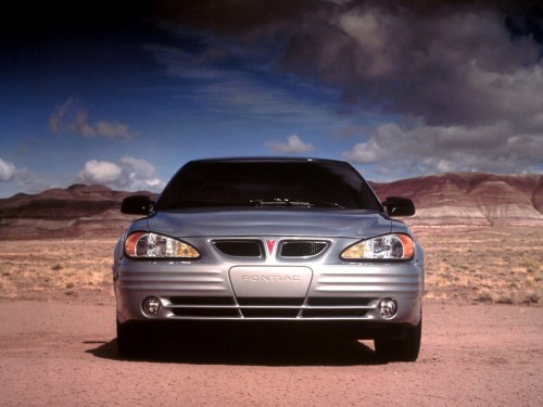 Характеристики автомобиля Pontiac Grand Am 2.2 MT SE (06.2001 - 05.2004): фото, вместимость, скорость, двигатель, топливо, масса, отзывы
