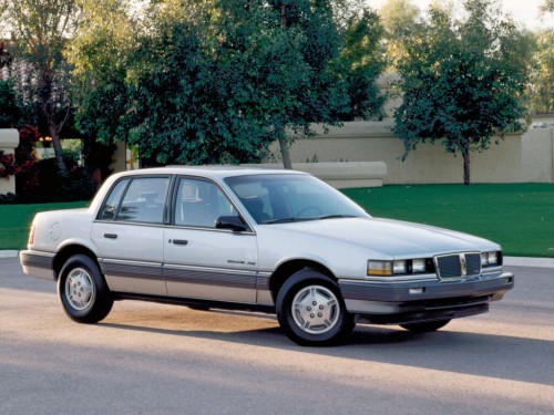 Характеристики автомобиля Pontiac Grand Am 2.0T AT Grand Am LE (09.1987 - 11.1988): фото, вместимость, скорость, двигатель, топливо, масса, отзывы