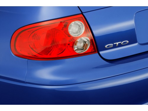 Характеристики автомобиля Pontiac GTO 5.7 MT GTO (03.2003 - 05.2004): фото, вместимость, скорость, двигатель, топливо, масса, отзывы