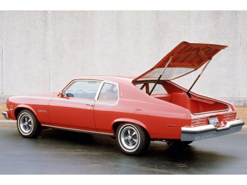 Характеристики автомобиля Pontiac GTO 5.8 MT4 GTO Custom (09.1973 - 09.1974): фото, вместимость, скорость, двигатель, топливо, масса, отзывы