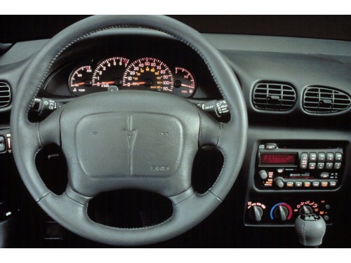 Характеристики автомобиля Pontiac Sunfire 2.2 MT Sunfire SE (07.1999 - 11.2002): фото, вместимость, скорость, двигатель, топливо, масса, отзывы