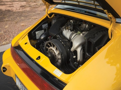 Характеристики автомобиля Porsche 911 3.3 MT Turbo (01.1990 - 01.1993): фото, вместимость, скорость, двигатель, топливо, масса, отзывы