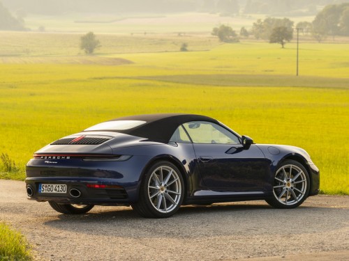 Характеристики автомобиля Porsche 911 3.0 PDK Carrera GTS Cabriolet (07.2021 - 12.2022): фото, вместимость, скорость, двигатель, топливо, масса, отзывы