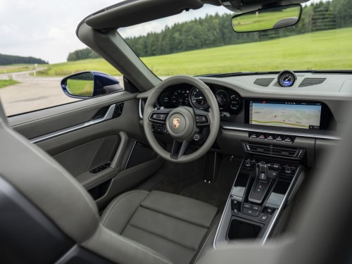 Характеристики автомобиля Porsche 911 3.0 PDK Carrera Cabriolet (08.2019 - 12.2022): фото, вместимость, скорость, двигатель, топливо, масса, отзывы