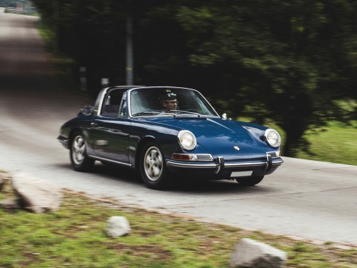 Характеристики автомобиля Porsche 911 2.0 MT T (07.1966 - 01.1967): фото, вместимость, скорость, двигатель, топливо, масса, отзывы