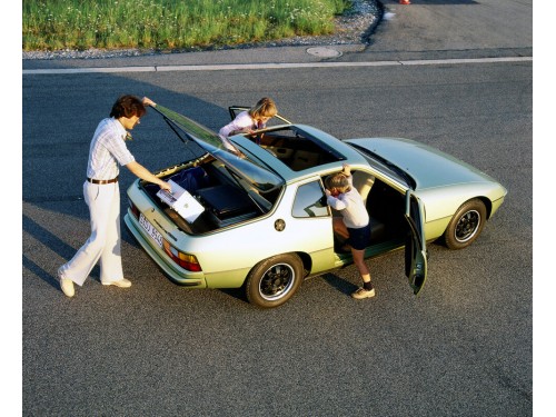 Характеристики автомобиля Porsche 924 2.0 MT GTS (08.1980 - 08.1981): фото, вместимость, скорость, двигатель, топливо, масса, отзывы