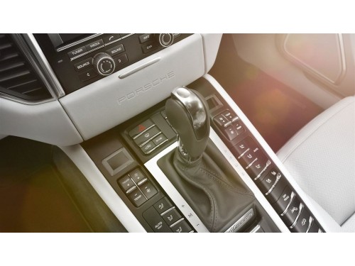 Характеристики автомобиля Porsche Macan 3.0 PDK Diesel S (06.2015 - 02.2018): фото, вместимость, скорость, двигатель, топливо, масса, отзывы