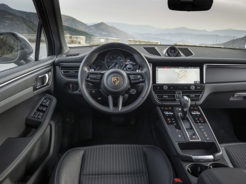 Характеристики автомобиля Porsche Macan 2.0 PDK (07.2021 - н.в.): фото, вместимость, скорость, двигатель, топливо, масса, отзывы