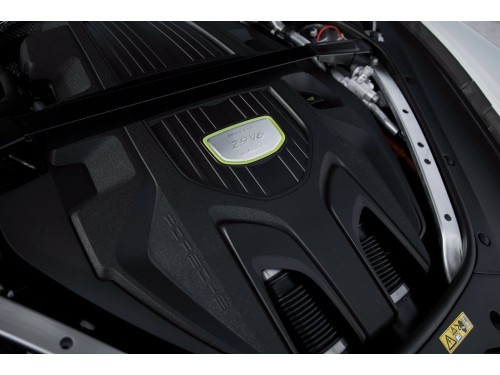 Характеристики автомобиля Porsche Panamera 2.9 PDK 4 E-Hybrid (09.2016 - 08.2020): фото, вместимость, скорость, двигатель, топливо, масса, отзывы