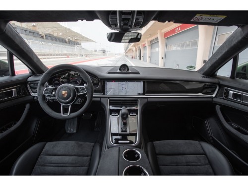 Характеристики автомобиля Porsche Panamera 4.0 PDK GTS Sport Turismo (11.2018 - 08.2020): фото, вместимость, скорость, двигатель, топливо, масса, отзывы
