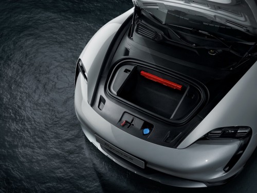 Характеристики автомобиля Porsche Taycan 93.4 kWh Turbo Cross Turismo (04.2021 - 12.2022): фото, вместимость, скорость, двигатель, топливо, масса, отзывы