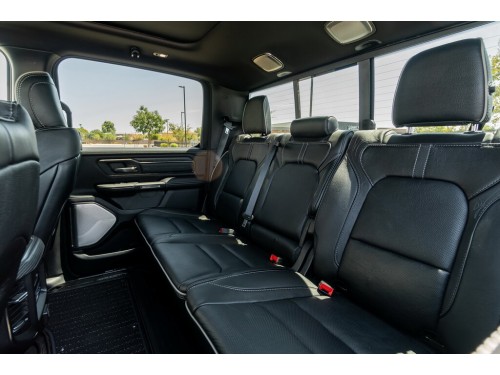 Характеристики автомобиля RAM 1500 3.0 Ecodiesel AT 4x2 Laramie Quad Cab (08.2019 - н.в.): фото, вместимость, скорость, двигатель, топливо, масса, отзывы