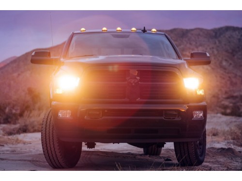 Характеристики автомобиля RAM 2500 5.7 AT 4x2 Laramie Crew Cab Short Box SRW (09.2013 - 02.2019): фото, вместимость, скорость, двигатель, топливо, масса, отзывы