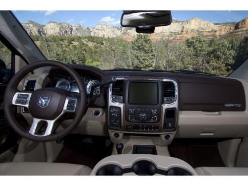 Характеристики автомобиля RAM 2500 5.7 AT 4x2 Laramie Longhorn Mega Cab Short Box SRW (09.2013 - 02.2019): фото, вместимость, скорость, двигатель, топливо, масса, отзывы
