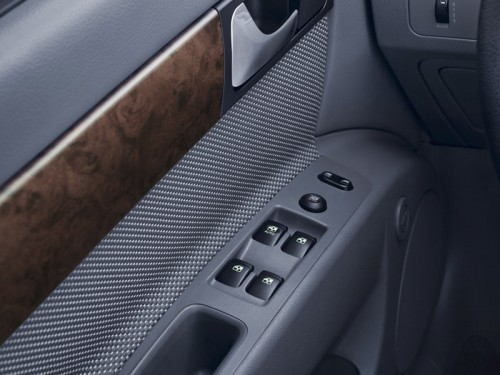 Характеристики автомобиля Ravon Gentra 1.5 MT Comfort Plus (12.2015 - 04.2017): фото, вместимость, скорость, двигатель, топливо, масса, отзывы