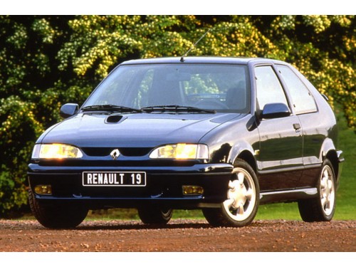 Характеристики автомобиля Renault 19 1.8 AT RT (04.1992 - 11.1995): фото, вместимость, скорость, двигатель, топливо, масса, отзывы