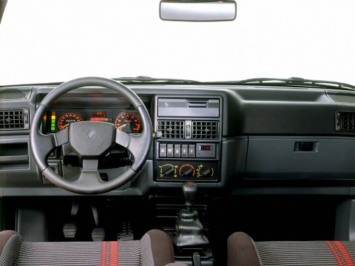 Характеристики автомобиля Renault 19 1.7 AT GTS Automatic (09.1988 - 03.1992): фото, вместимость, скорость, двигатель, топливо, масса, отзывы