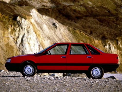 Характеристики автомобиля Renault 21 1.7 MT TL (06.1986 - 04.1989): фото, вместимость, скорость, двигатель, топливо, масса, отзывы