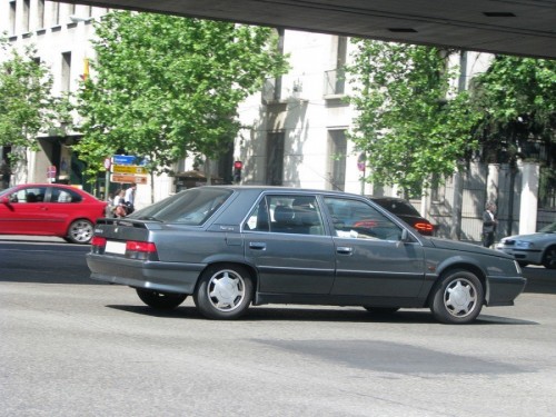 Характеристики автомобиля Renault 25 2.1D MT GTD (06.1988 - 05.1989): фото, вместимость, скорость, двигатель, топливо, масса, отзывы