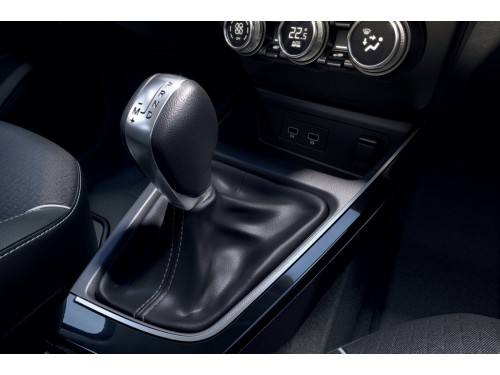 Характеристики автомобиля Renault Arkana 1.6 MT 4x2 Drive (06.2019 - 07.2022): фото, вместимость, скорость, двигатель, топливо, масса, отзывы