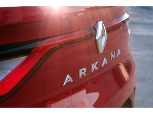 Характеристики автомобиля Renault Arkana 1.3 TCe 150 CVT 4x2 Style (06.2019 - 07.2022): фото, вместимость, скорость, двигатель, топливо, масса, отзывы