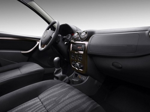 Характеристики автомобиля Renault Duster 1.6 MT 4x4 LE Adventure (05.2014 - 05.2015): фото, вместимость, скорость, двигатель, топливо, масса, отзывы