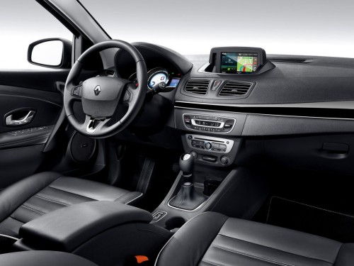 Характеристики автомобиля Renault Fluence 1.6 MT Authentique (07.2015 - 06.2016): фото, вместимость, скорость, двигатель, топливо, масса, отзывы