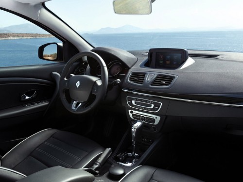 Характеристики автомобиля Renault Fluence 1.6 MT Expression (04.2013 - 06.2015): фото, вместимость, скорость, двигатель, топливо, масса, отзывы