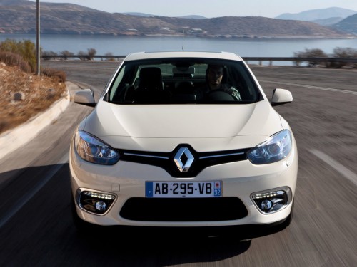 Характеристики автомобиля Renault Fluence 1.6 MT Confort (04.2013 - 06.2015): фото, вместимость, скорость, двигатель, топливо, масса, отзывы