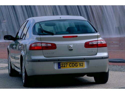 Характеристики автомобиля Renault Laguna 1.8 MT Initiale (03.2001 - 10.2004): фото, вместимость, скорость, двигатель, топливо, масса, отзывы