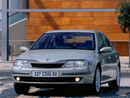 Характеристики автомобиля Renault Laguna 1.8 MT Dynamique (10.2004 - 08.2005): фото, вместимость, скорость, двигатель, топливо, масса, отзывы