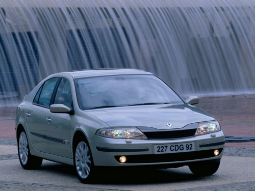 Характеристики автомобиля Renault Laguna 1.8 MT Expression (06.2003 - 02.2005): фото, вместимость, скорость, двигатель, топливо, масса, отзывы