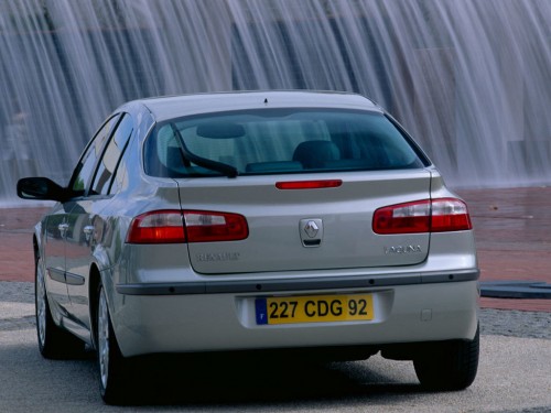 Характеристики автомобиля Renault Laguna 1.8 MT Authentique (06.2003 - 08.2005): фото, вместимость, скорость, двигатель, топливо, масса, отзывы