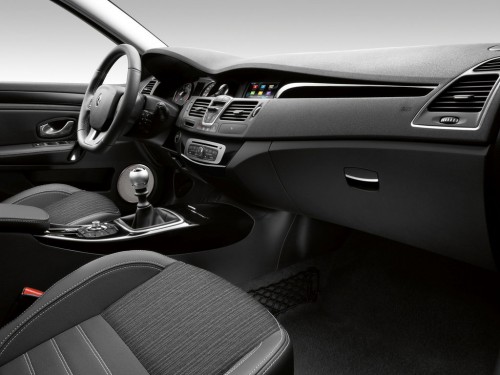 Характеристики автомобиля Renault Laguna 1.5 dCi 110 EDC Bose® Edition (11.2013 - 07.2015): фото, вместимость, скорость, двигатель, топливо, масса, отзывы