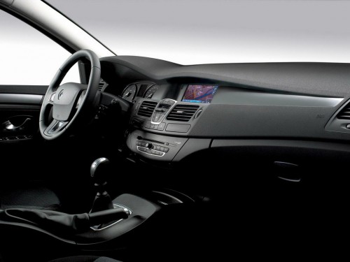 Характеристики автомобиля Renault Laguna 2.0 dCi 150 FAP AT Dynamique (09.2007 - 12.2010): фото, вместимость, скорость, двигатель, топливо, масса, отзывы